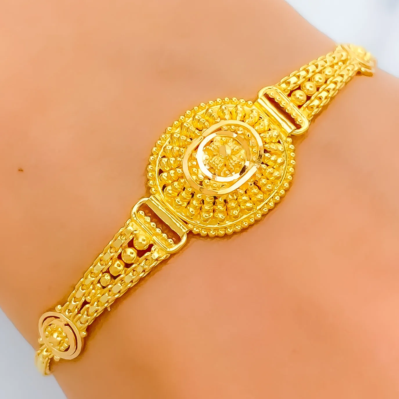 Beautiful Detailed Oval Bracelet