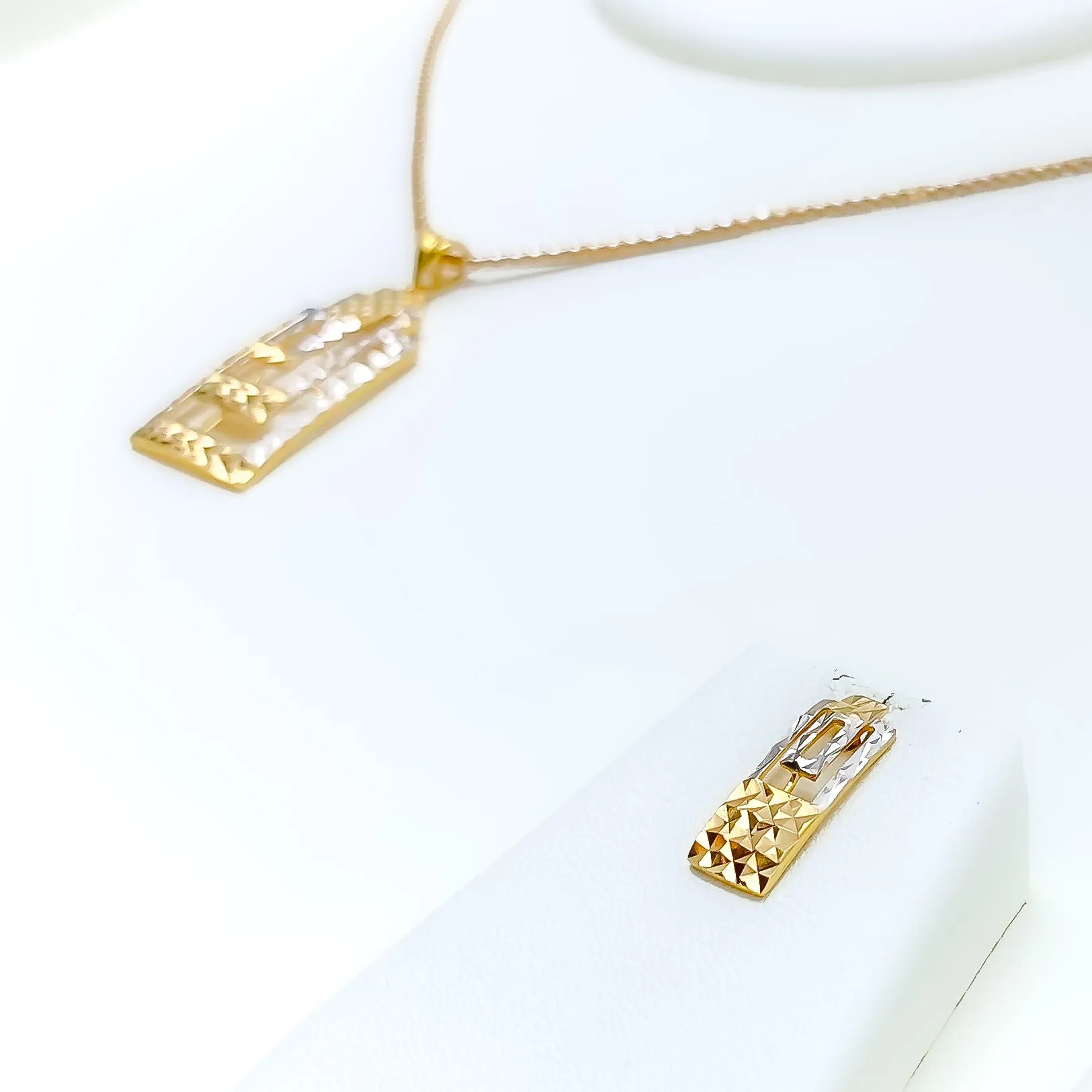 Beautiful Geometric 22K Gold Pendant Set