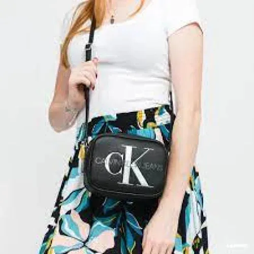 Calvin Klein Jeans Sculpted Camera Bag