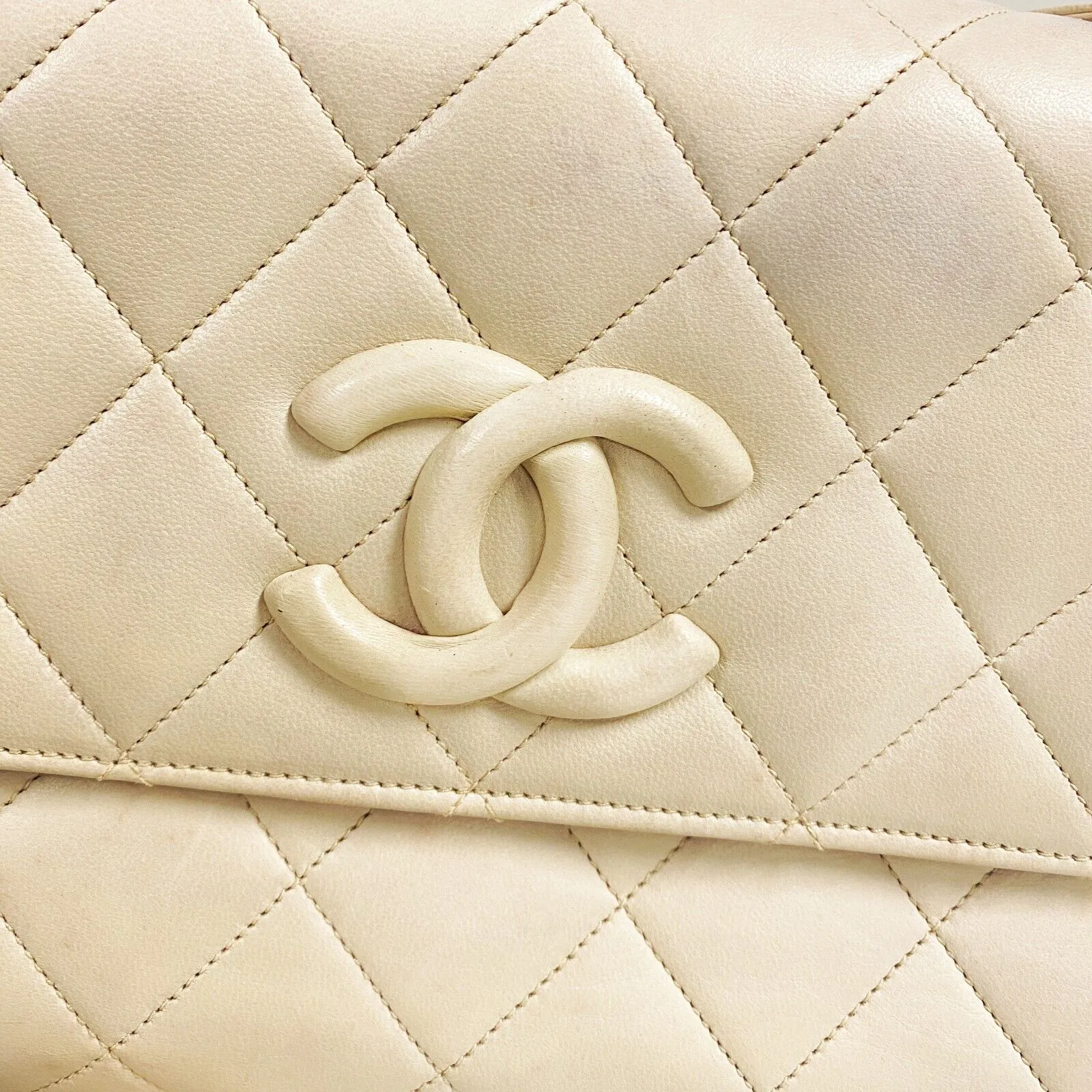 CHANEL - CC Quilted Leather Flap - Ecru/ Gold-tone - Shoulder Bag/ Crossbody