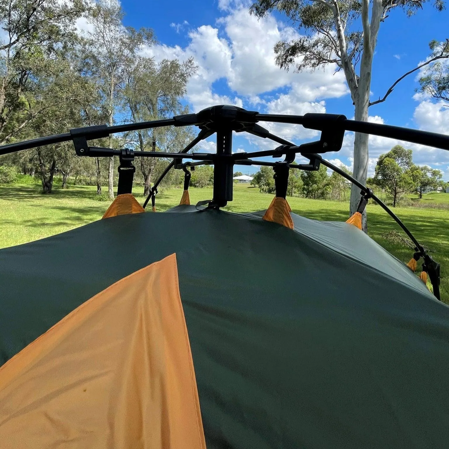 NOMAD Ensuite Pop-up Tent with Solar Shower