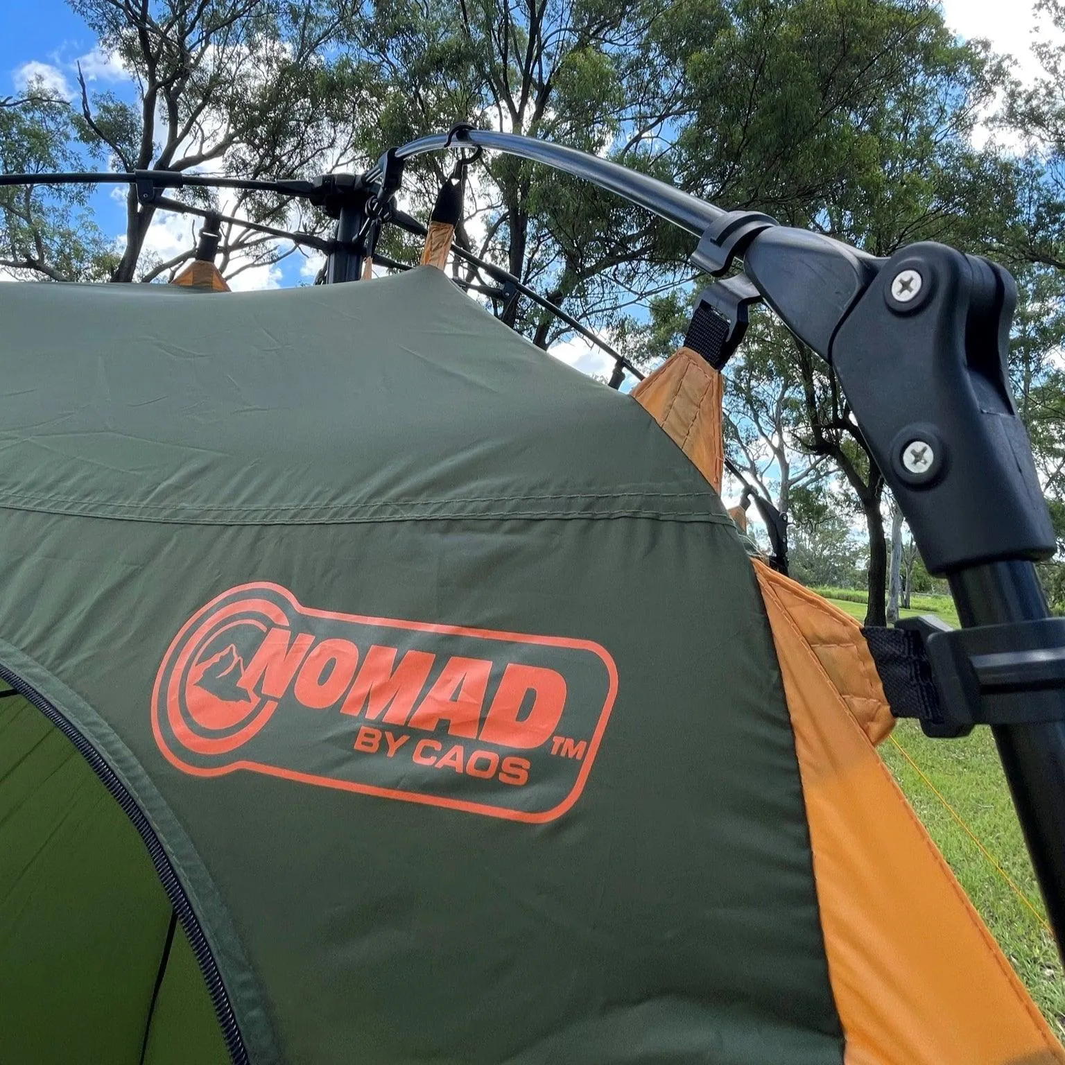 NOMAD Ensuite Pop-up Tent with Solar Shower