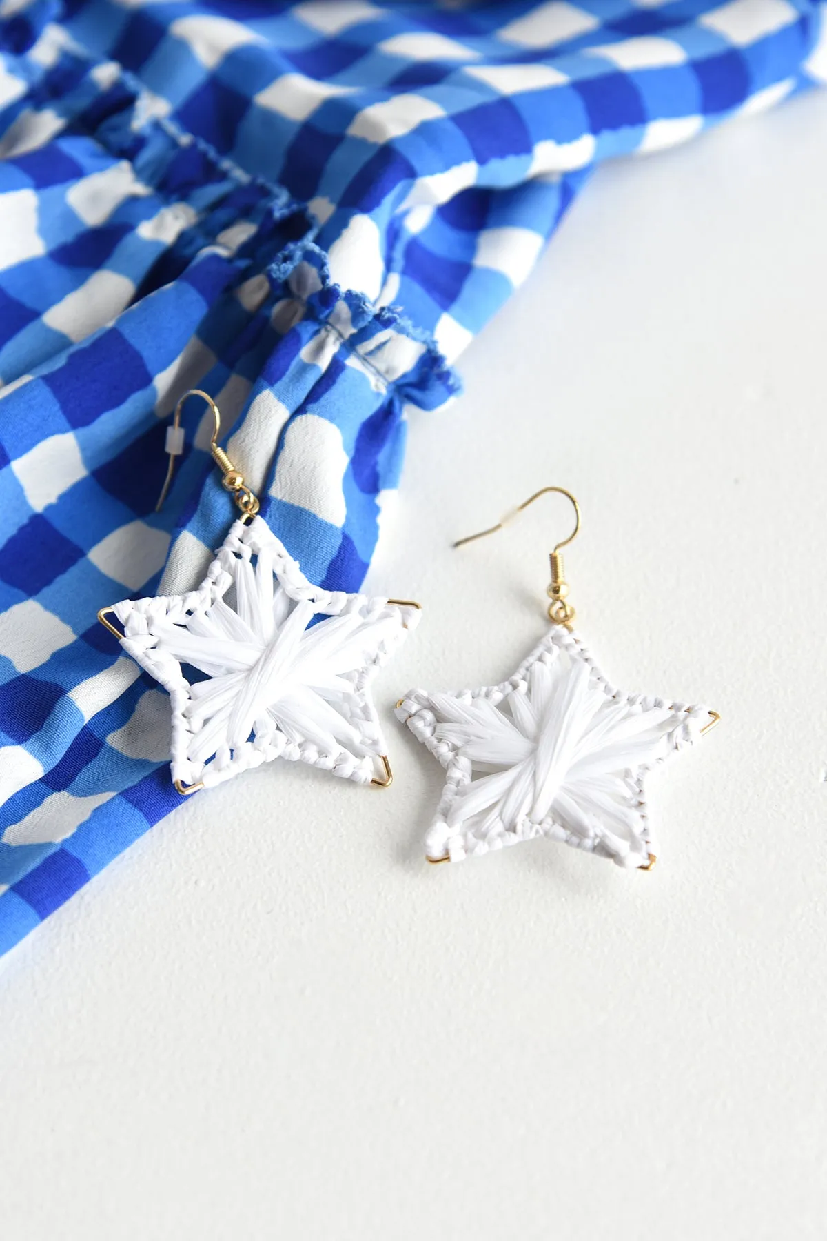 RAFFIA STAR EARRINGS -WHITE