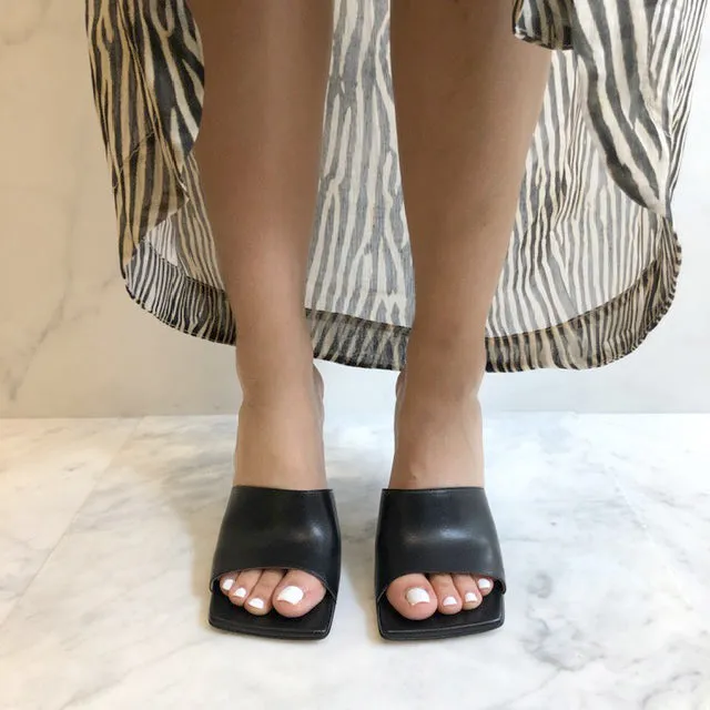 Stretch Mule Sandal 90, Black