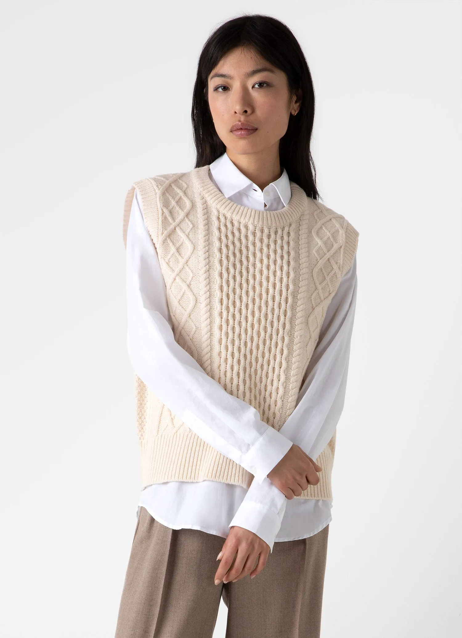 Women's Lambswool Cable Knit Vest in Ecru